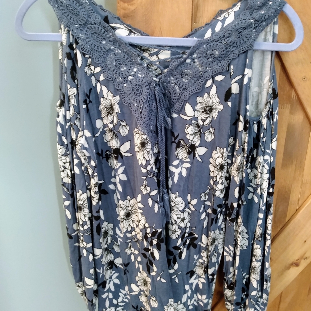🌼 Flowered top
